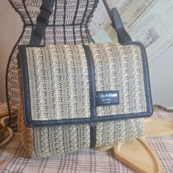 Calvin Klein Ck Canvas Small Shoulder Bag White Canvas | Queens Calvin Klein Black and Cream Shoulder Bag